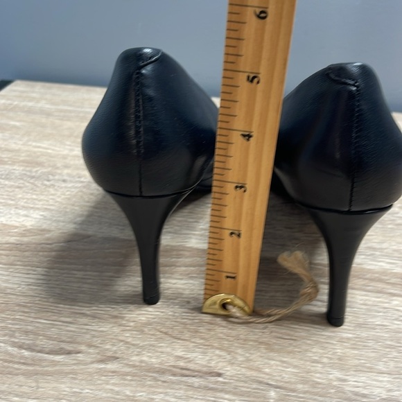 DKNY Pointed Toe Smooth Genuine Leather Heels Pumps Silver Logo Size 8.5 - Picture 12 of 13